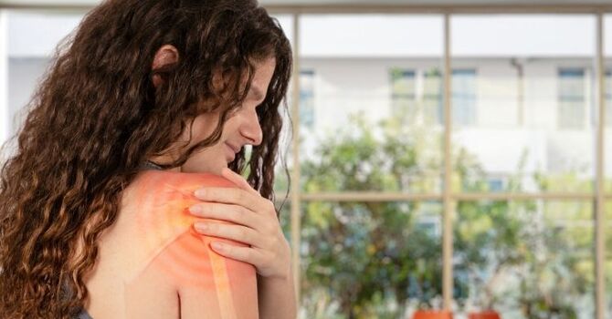 Frozen Shoulder: What Causes It, How to Spot It, and How Physiotherapy Can Help